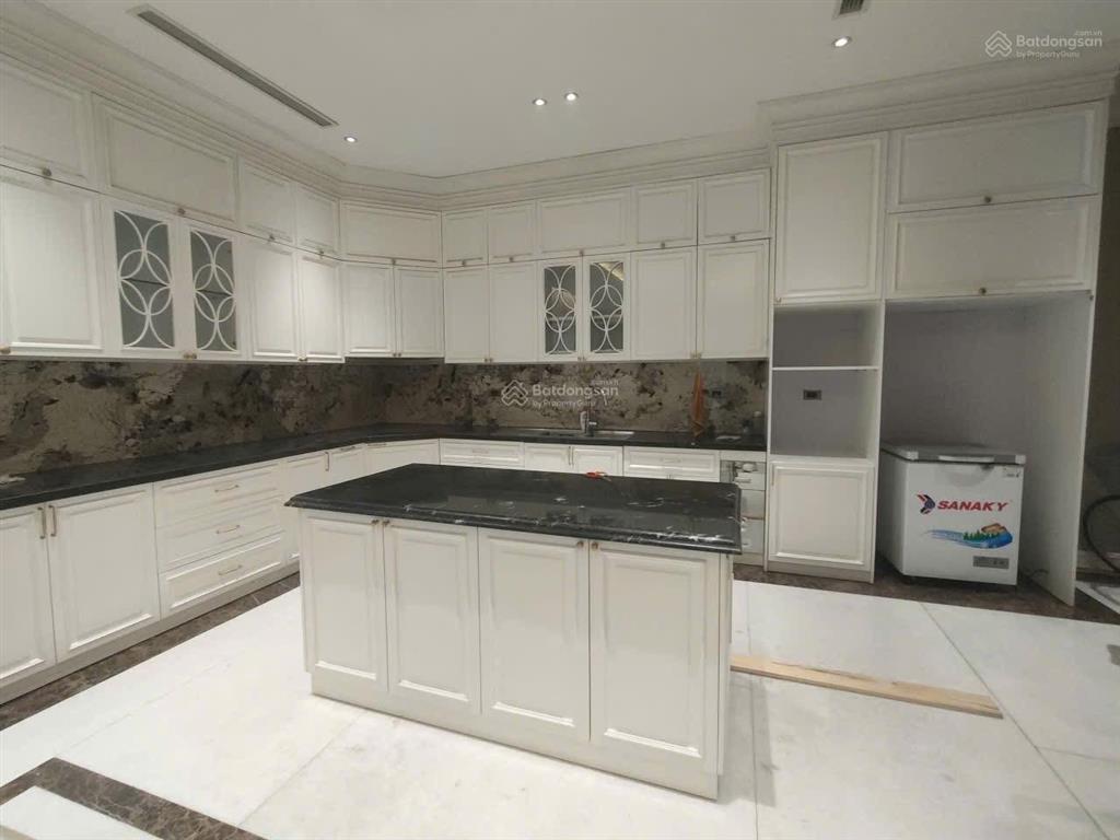 Chủ cần bán gấp nhà phố hoàng quốc việt, ô tô, 110m2x5t, thang máy, mặt tiền rộng, giá 34 tỷ tl