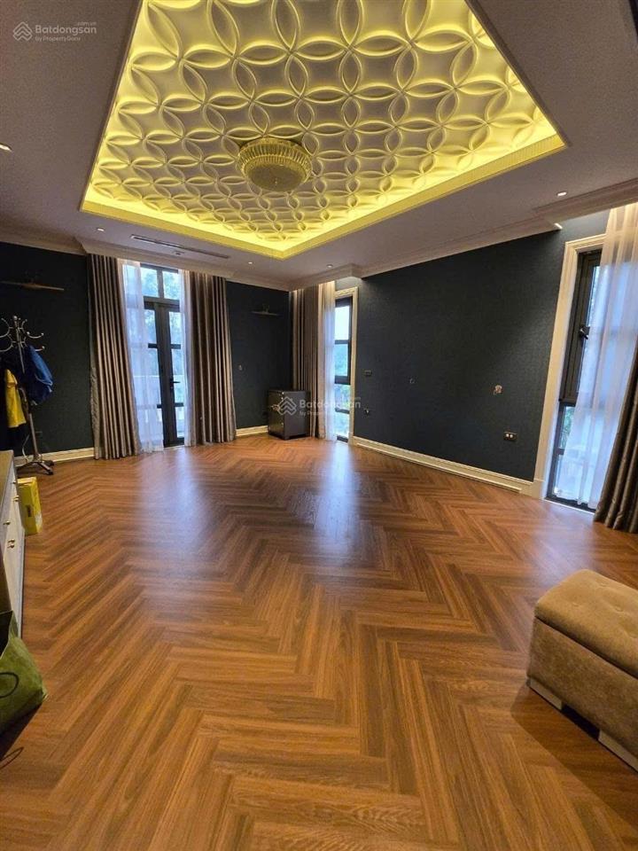 Chủ cần bán gấp nhà phố hoàng quốc việt, ô tô, 110m2x5t, thang máy, mặt tiền rộng, giá 34 tỷ tl