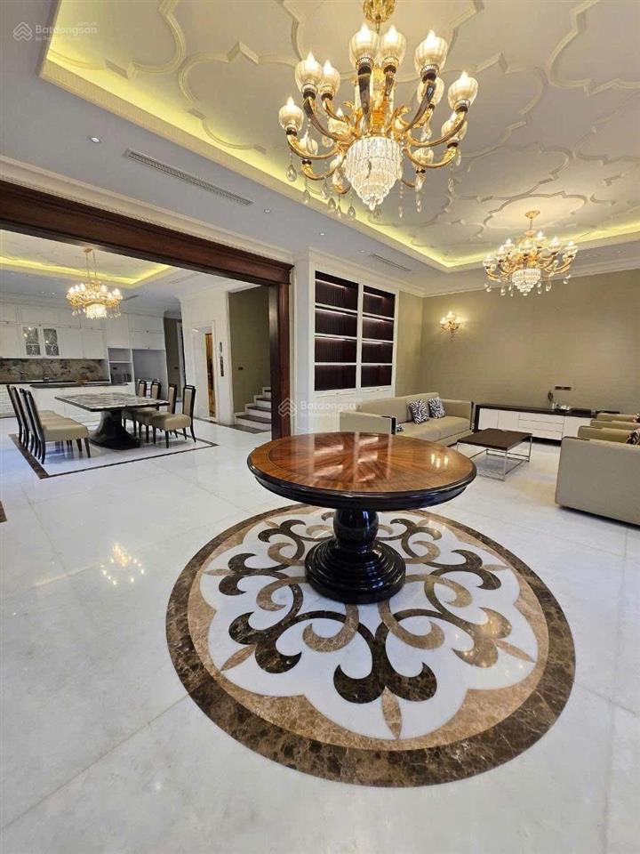 Chủ cần bán gấp nhà phố hoàng quốc việt, ô tô, 110m2x5t, thang máy, mặt tiền rộng, giá 34 tỷ tl