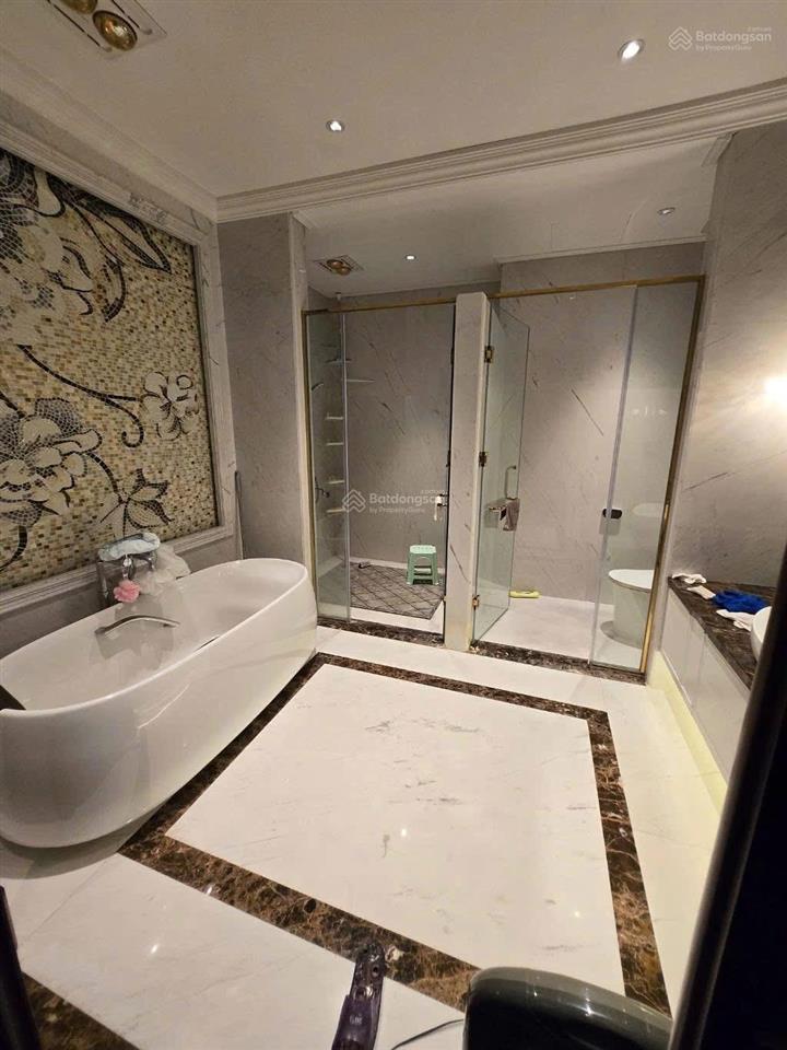 Chủ cần bán gấp nhà phố hoàng quốc việt, ô tô, 110m2x5t, thang máy, mặt tiền rộng, giá 34 tỷ tl