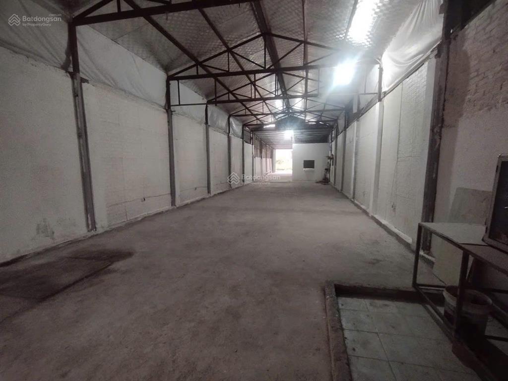 Cho thuê kho mặt đường nguyễn văn giáp, nam từ liêm, dt 250m2, cao 7m có điện 3fa. giá 20 tr/th