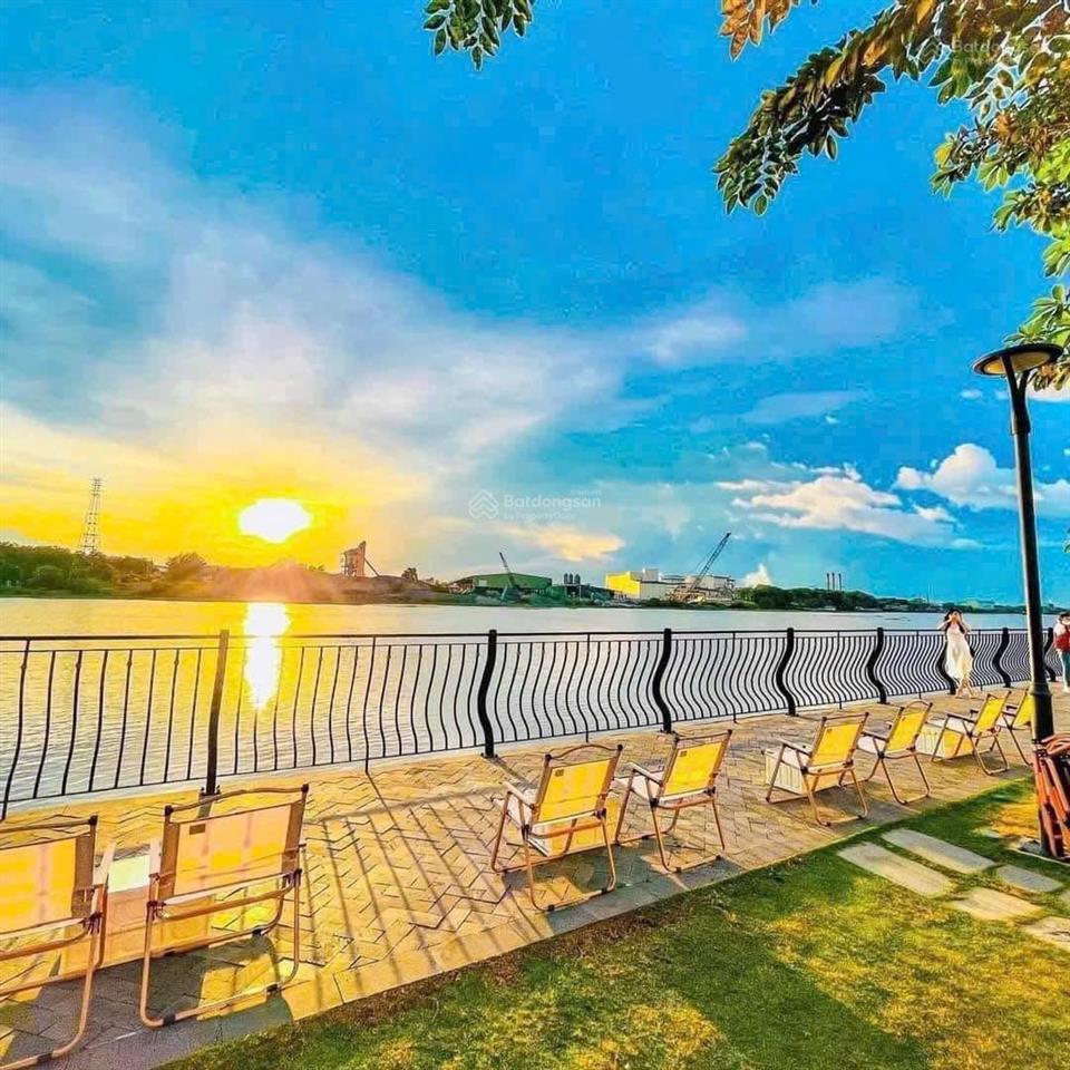 Chính chủ thu hồi vốn bán lỗ căn nhà phố view công viên trong kđt solar city