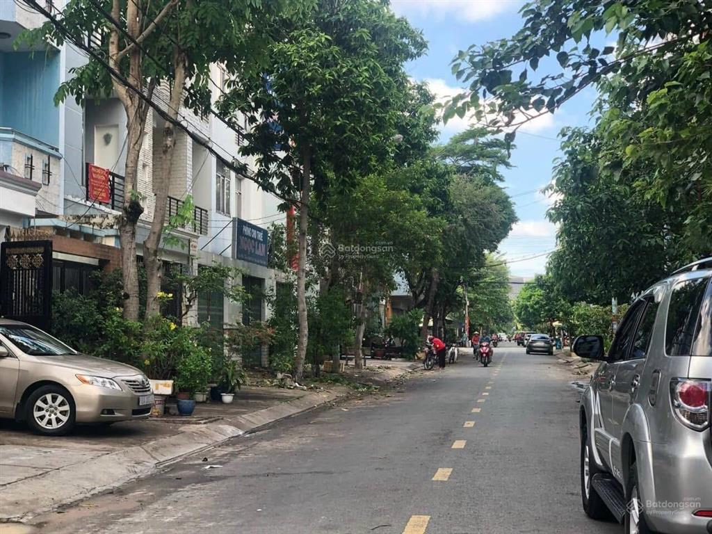 Bán nhà khu tên lửa gần aeon, mt đường số 28, dt 4.5 x 20m, 3.5 tấm, giá 13.6 tỷ.