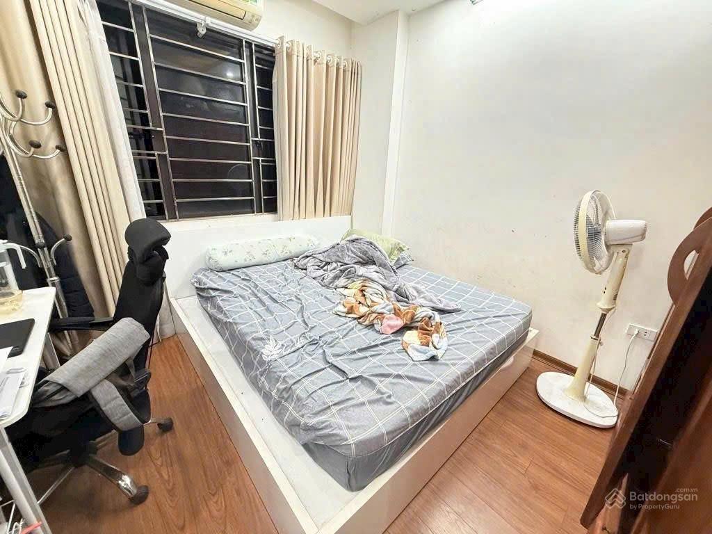 Cần tiền trả lãi ngân hàng bán gấp lô đất sát phố cầu giấy  50m2 chỉ nhỉnh 10tỷ  sẵn nhà cho thuê