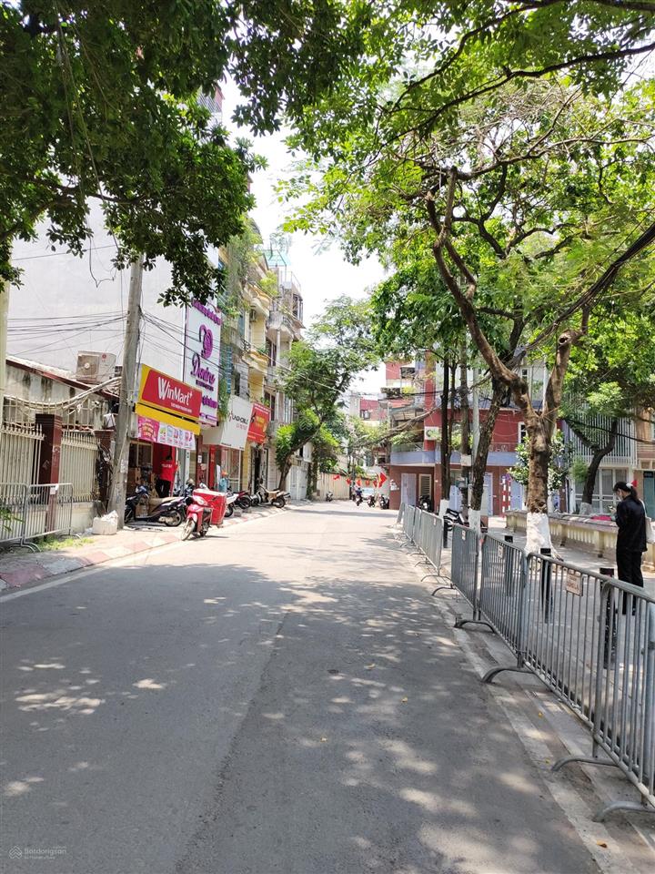 Cần tiền trả lãi ngân hàng bán gấp lô đất sát phố cầu giấy  50m2 chỉ nhỉnh 10tỷ  sẵn nhà cho thuê