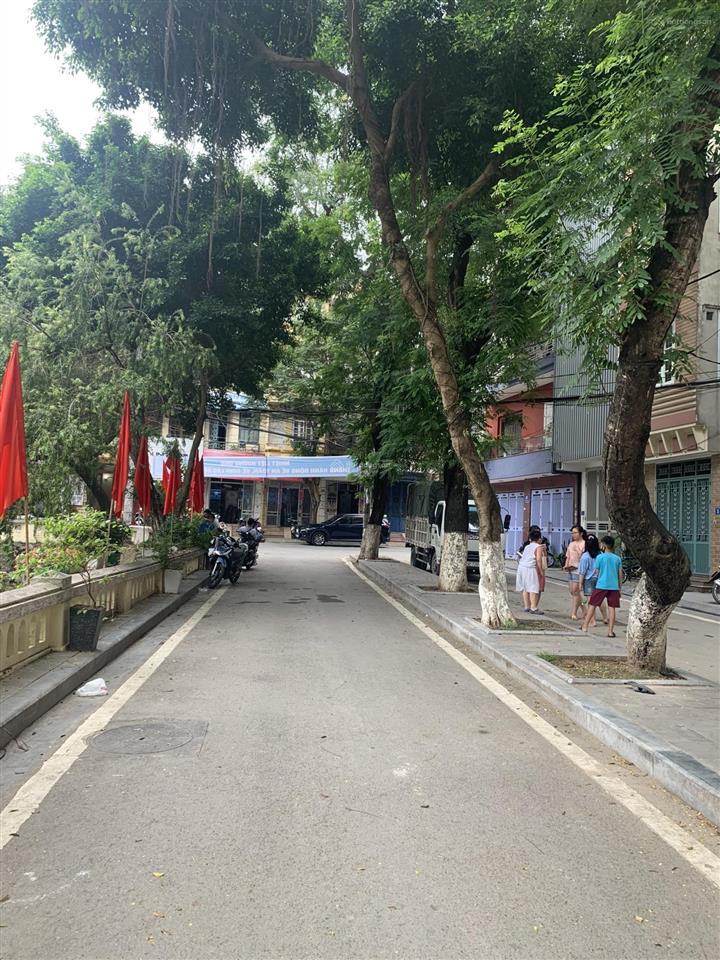 Cần tiền trả lãi ngân hàng bán gấp lô đất sát phố cầu giấy  50m2 chỉ nhỉnh 10tỷ  sẵn nhà cho thuê