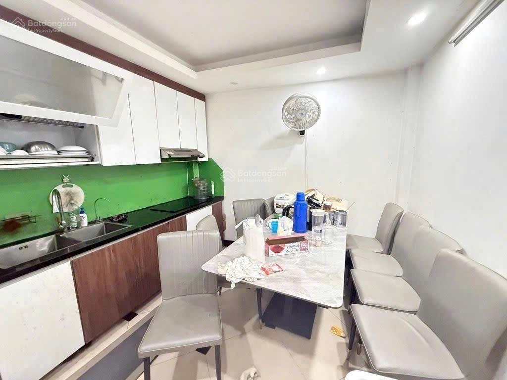 Cần tiền trả lãi ngân hàng bán gấp lô đất sát phố cầu giấy  50m2 chỉ nhỉnh 10tỷ  sẵn nhà cho thuê