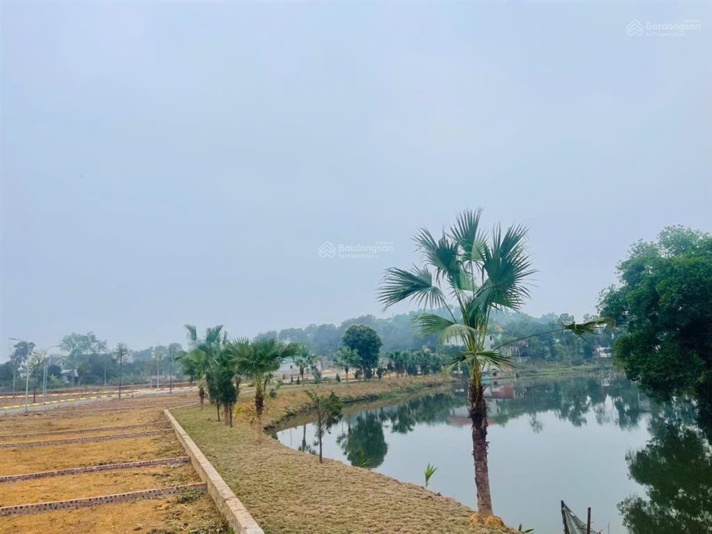 Cần tiền bán gấp lô góc 2 mặt tiền, view suối, gần sân golf đồng mô, sẵn sổ, giá tốt chỉ 1.75 tỷ