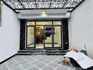 Phần lô oto  thang máy  2 thoáng  ở sướng  hàng xóm vinhome riverside.