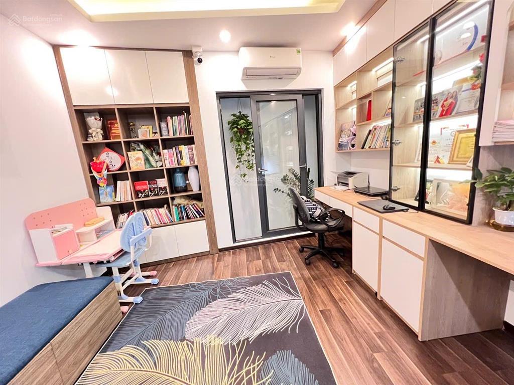 Hoa hậu long biên  chủ tự xây  gara ô tô  nhà cực thoáng  nội thất đẹp chủ để lại 99%  4 ngủ