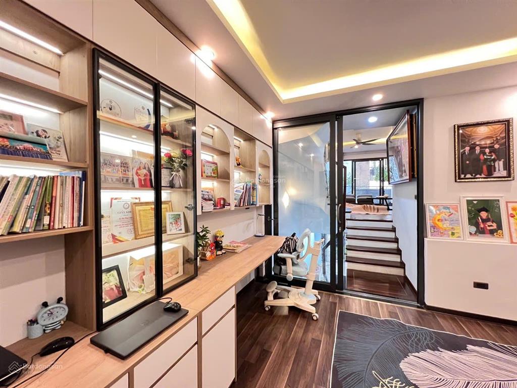 Hoa hậu long biên  chủ tự xây  gara ô tô  nhà cực thoáng  nội thất đẹp chủ để lại 99%  4 ngủ