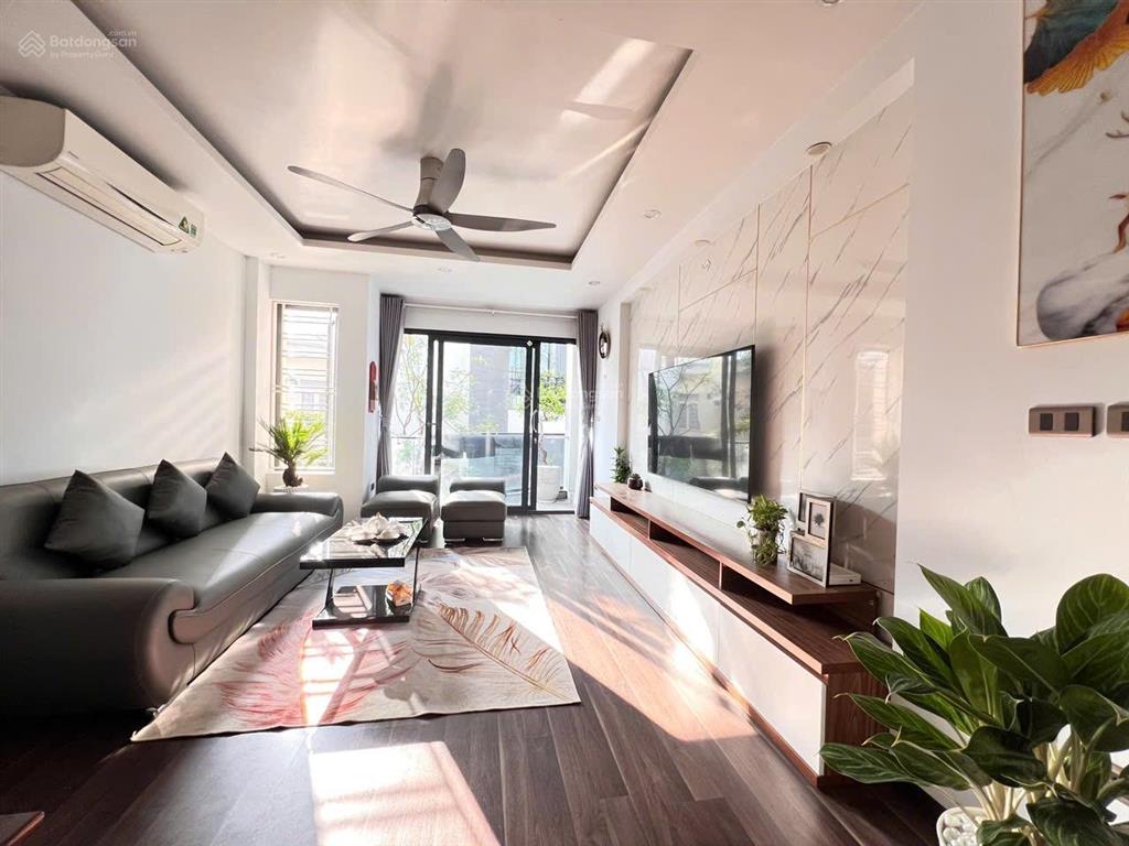 Hoa hậu long biên  chủ tự xây  gara ô tô  nhà cực thoáng  nội thất đẹp chủ để lại 99%  4 ngủ