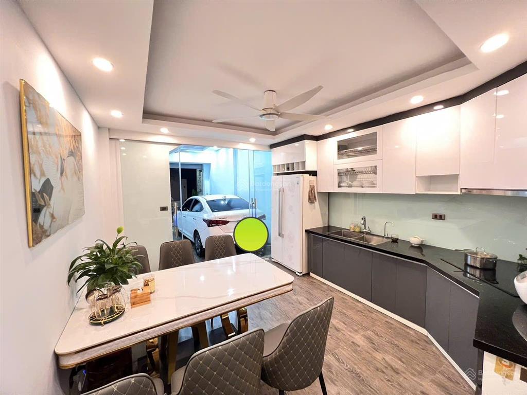 Hoa hậu long biên  chủ tự xây  gara ô tô  nhà cực thoáng  nội thất đẹp chủ để lại 99%  4 ngủ