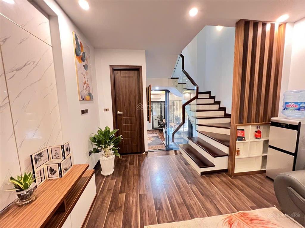 Hoa hậu long biên  chủ tự xây  gara ô tô  nhà cực thoáng  nội thất đẹp chủ để lại 99%  4 ngủ