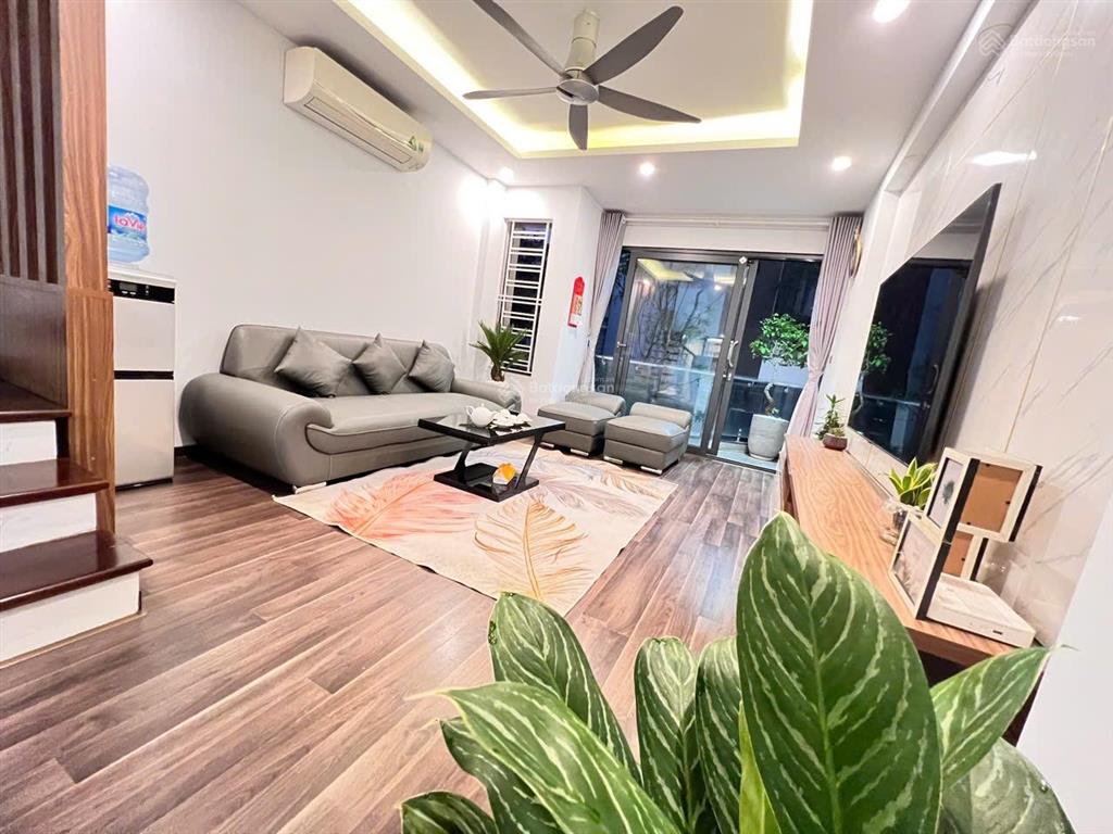 Hoa hậu long biên  chủ tự xây  gara ô tô  nhà cực thoáng  nội thất đẹp chủ để lại 99%  4 ngủ