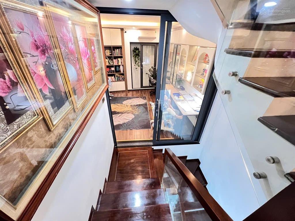 Hoa hậu long biên  chủ tự xây  gara ô tô  nhà cực thoáng  nội thất đẹp chủ để lại 99%  4 ngủ