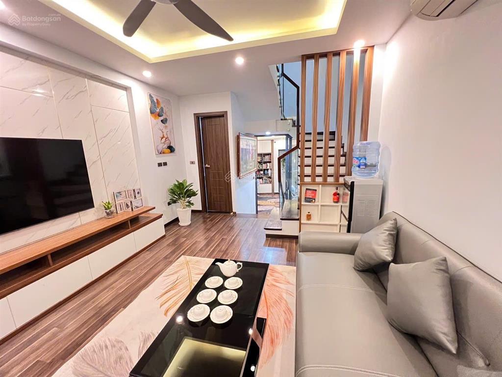 Hoa hậu long biên  chủ tự xây  gara ô tô  nhà cực thoáng  nội thất đẹp chủ để lại 99%  4 ngủ