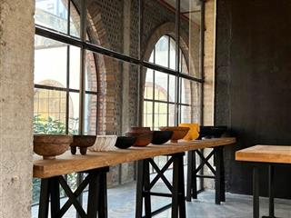 Trong tôi, mặt phố nguyễn du 45 m2 x 2.5 tầng, mặt tiền 4.5 m, giá thuê 35 triệu/tháng, vỉa hè rộng