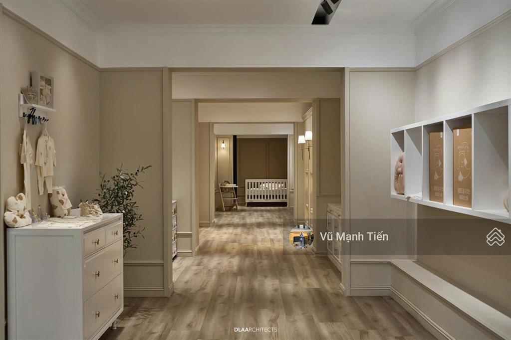 Trong tôi, mặt phố nguyễn du 45 m2 x 2.5 tầng, mặt tiền 4.5 m, giá thuê 35 triệu/tháng, vỉa hè rộng