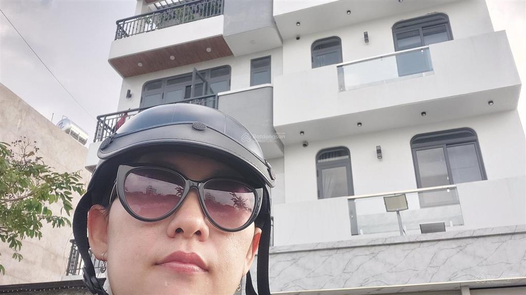 Căn hộ dịch vụ mới xây 4 tầng sịn sò khu phân lô với 7 phòng+ thang máy dt 5x16 = 80m