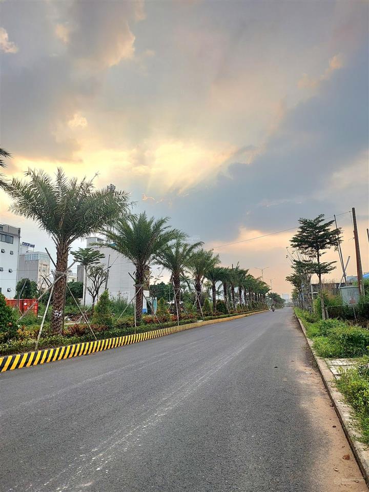 Căn hộ dịch vụ mới xây 4 tầng sịn sò khu phân lô với 7 phòng+ thang máy dt 5x16 = 80m