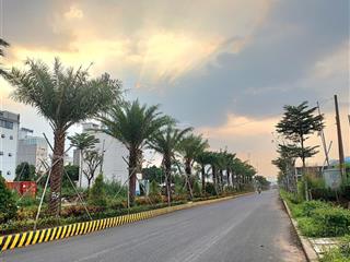 Căn hộ dịch vụ mới xây 4 tầng sịn sò khu phân lô với 7 phòng+ thang máy dt 5x16 = 80m