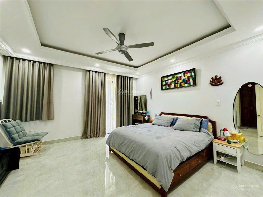 Bán biệt thự sadeco ven sông quận 7 đường số 20, 126m², sổ riêng, giá 23.8 tỷ có tl