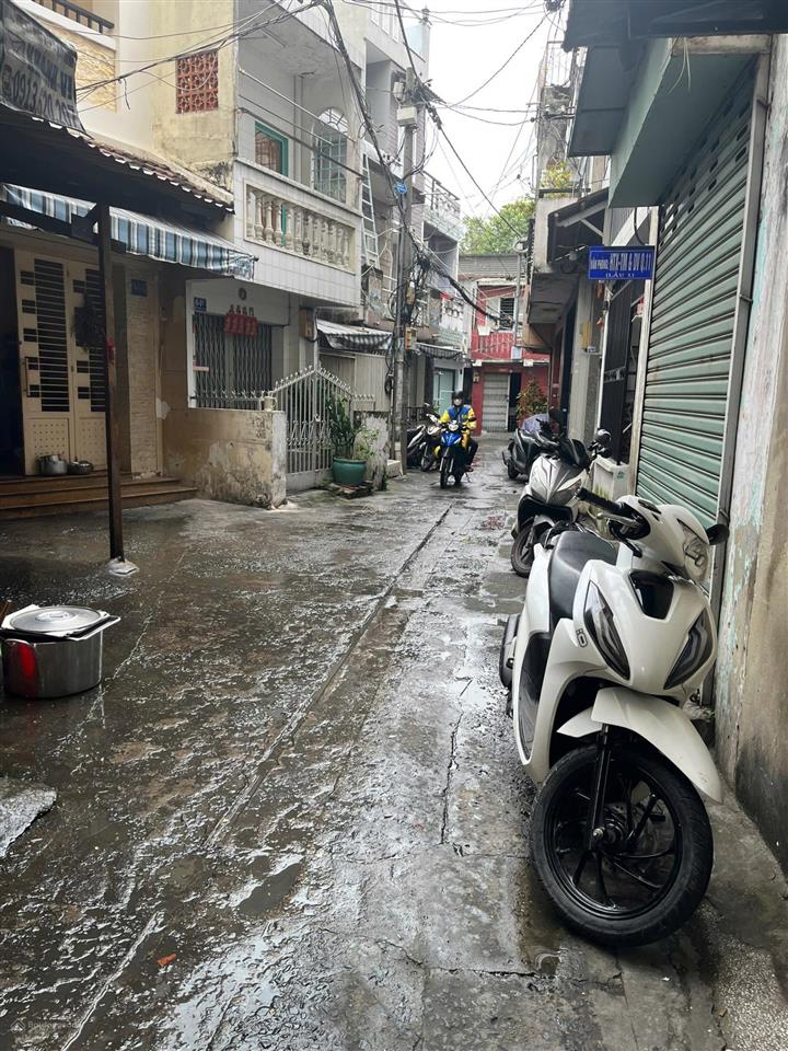 Thái phiên q11  hẻm thông 3/2  nhà 3tầng  3.8x12  gần mặt tiền