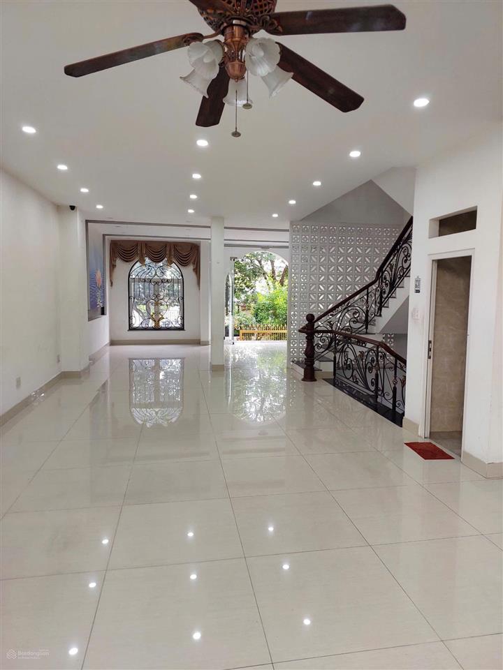 Cho thuê biệt thự mt lô f đường lê thị riêng 7x20m, 3 lầu + hầm, giá 30 triệu/tháng