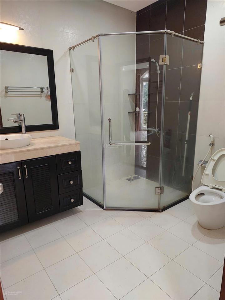 Cho thuê biệt thự mt lô f đường lê thị riêng 7x20m, 3 lầu + hầm, giá 30 triệu/tháng