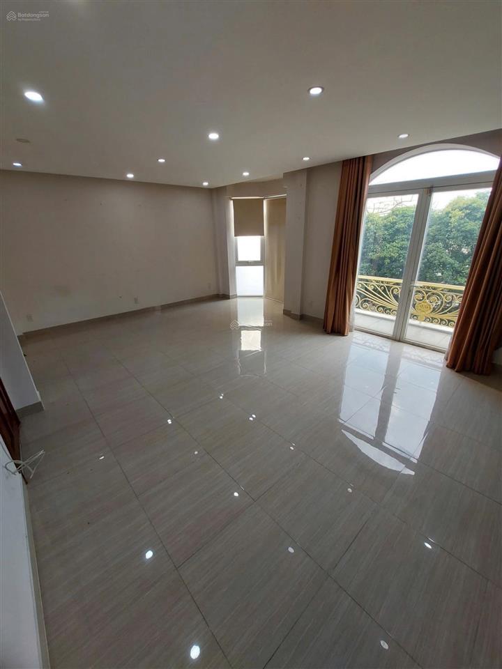 Cho thuê biệt thự mt lô f đường lê thị riêng 7x20m, 3 lầu + hầm, giá 30 triệu/tháng