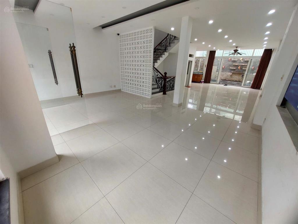 Cho thuê biệt thự mt lô f đường lê thị riêng 7x20m, 3 lầu + hầm, giá 30 triệu/tháng