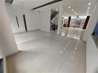 Cho thuê biệt thự mt lô f đường lê thị riêng 7x20m , 3 lầu + hầm , giá 30 triệu/tháng.