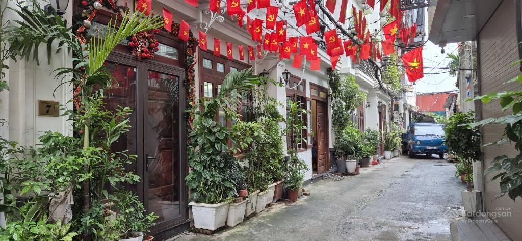 Nhà đẹp, ngõ ô tô đỗ cửa, 5 tầng, chỉ nhỉnh 9 tỷ.