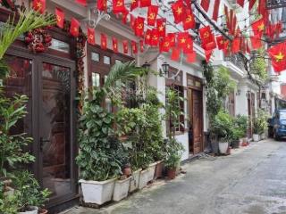 Nhà đẹp, ngõ ô tô đỗ cửa, 5 tầng, chỉ nhỉnh 9 tỷ.