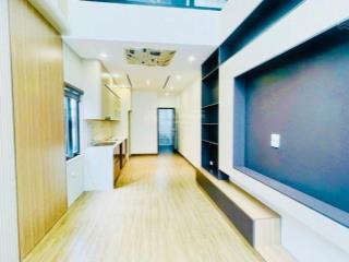 Bán nhà mới nhỉnh 11 tỷ, sổ 43m2, 5 tầng, thang máy, 6 pn về ở luôn.