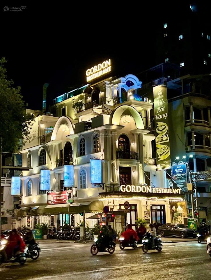 Bán căn góc 2mt view sông võ văn kiệt, q1! dt 10m x 22m, 5 tầng. hdt 250tr giá 120 tỷ còn tl