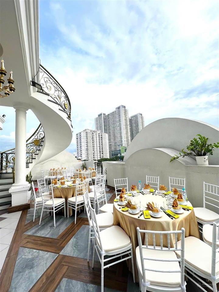 Bán căn góc 2mt view sông võ văn kiệt, q1! dt 10m x 22m, 5 tầng. hdt 250tr giá 120 tỷ còn tl