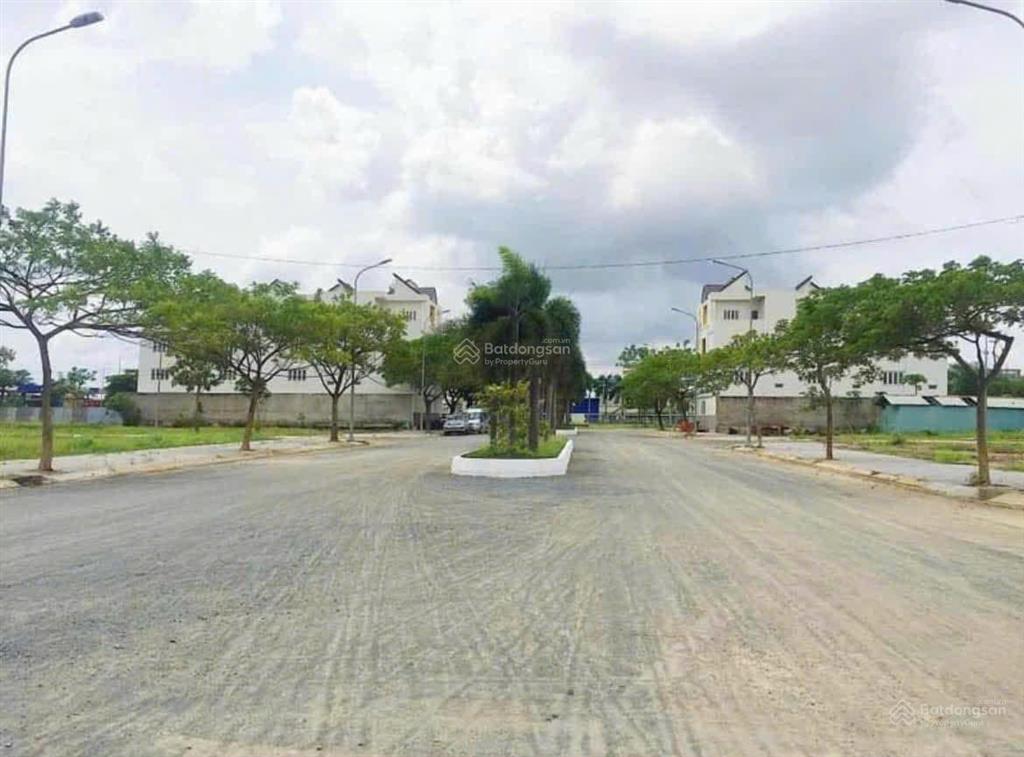 Daresco  bán nhanh 1 lô duy nhất 100m2 trục 36m giá chỉ 1,85 tỷ do chủ ngợp bank. rẻ nhất tt