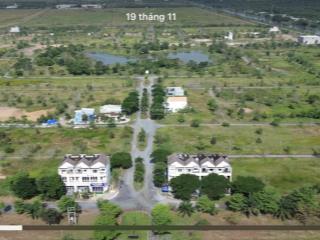 Nóng. 3 lô liền kề vip daresco có 102, 2 mặt tiền. dt 420m2. giá chỉ 12.2 tỷ, khách vip chốt ạ