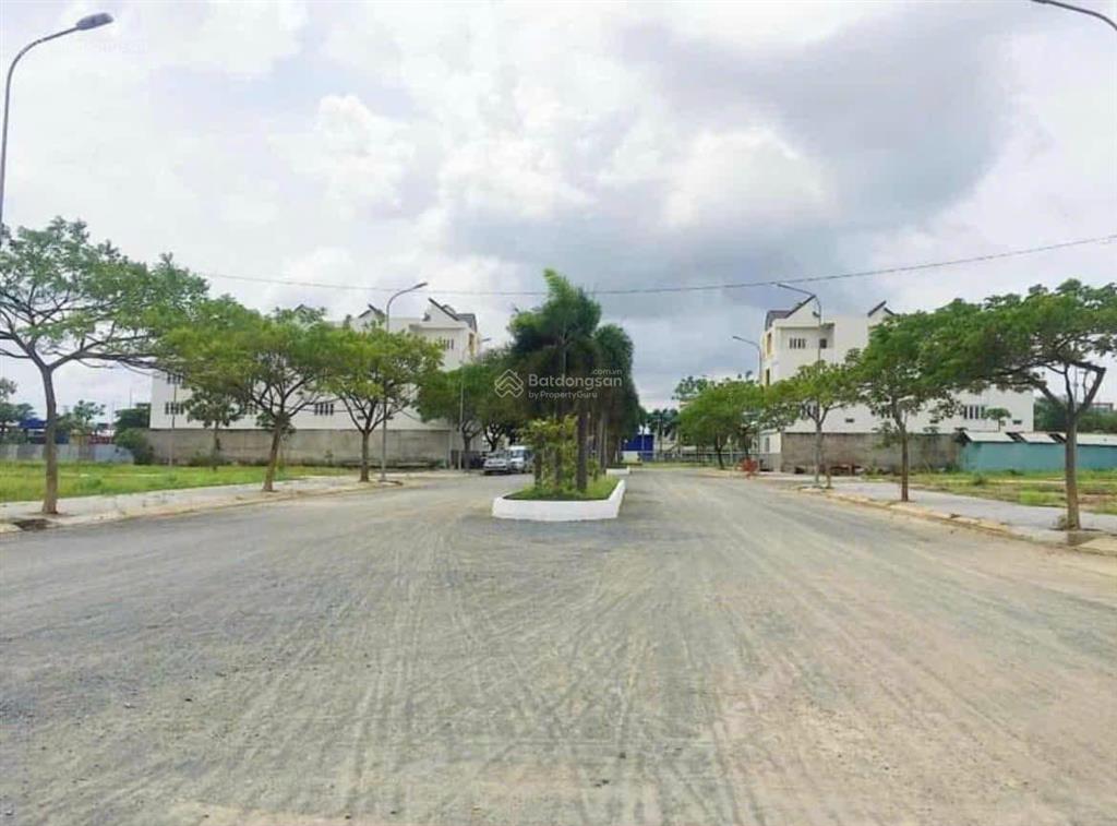 Nóng. 3 lô liền kề daresco mặt tiền đường n1tl8, kế tttm có 1  0  2, tổng dt 3 lô 420m2 giá tốt