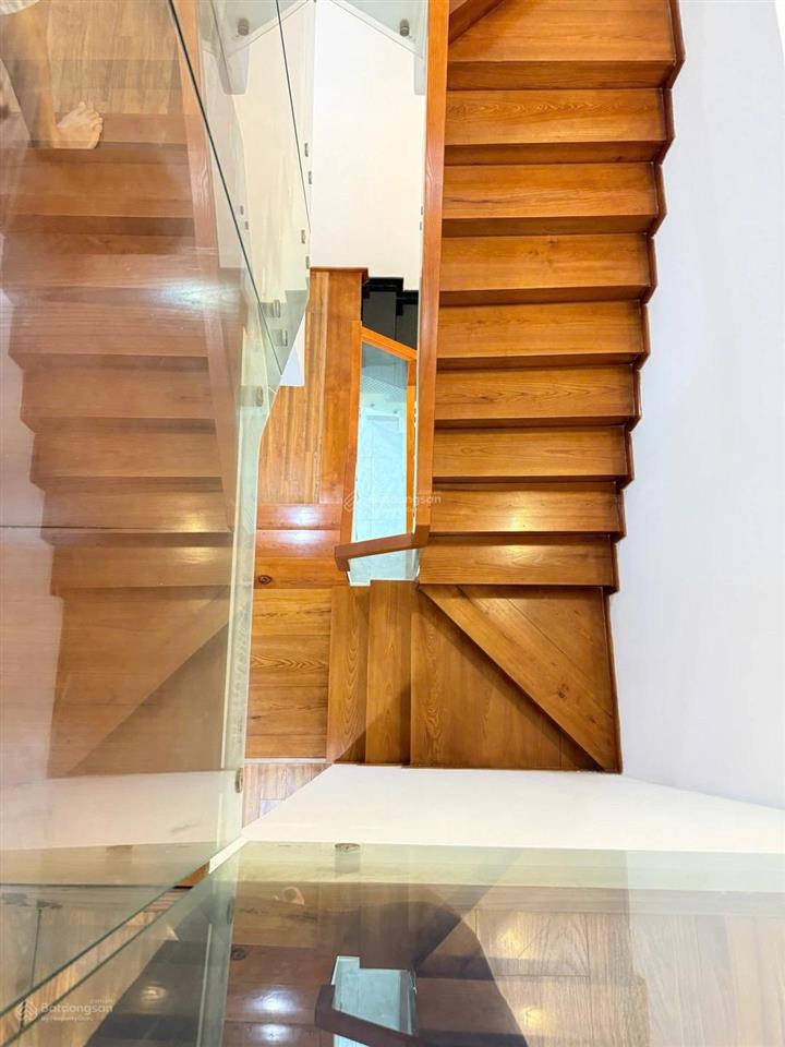 Hơn 10 tỷ  bán nhà 3 tầng  3 mặt thoáng  khu vip nam việt á