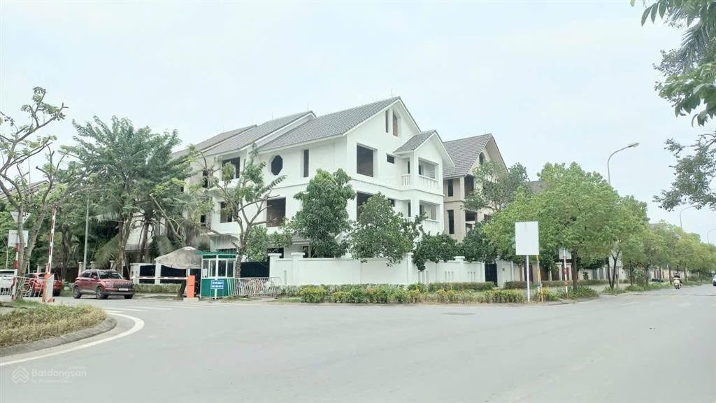 Biệt thự ven đô sunny ceo quốc oai, vị trí đẹp 300m 4 tầng, giá tốt