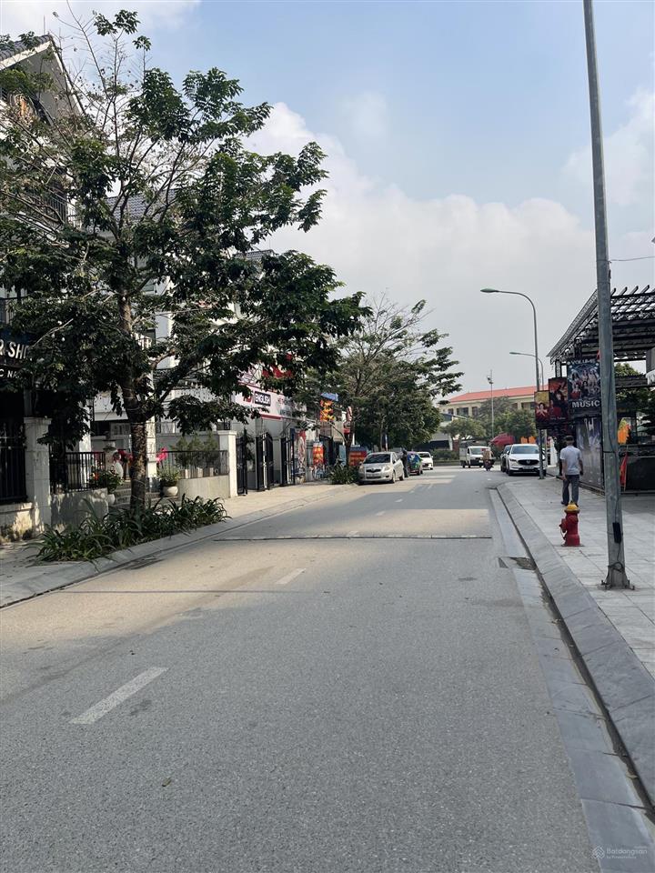 Chính chủ bán gấp bt đẹp hateco apolo, nam từ liêm. 180m2, 5 tầng, mt 10m. view hồ, hơn 60 tỷ