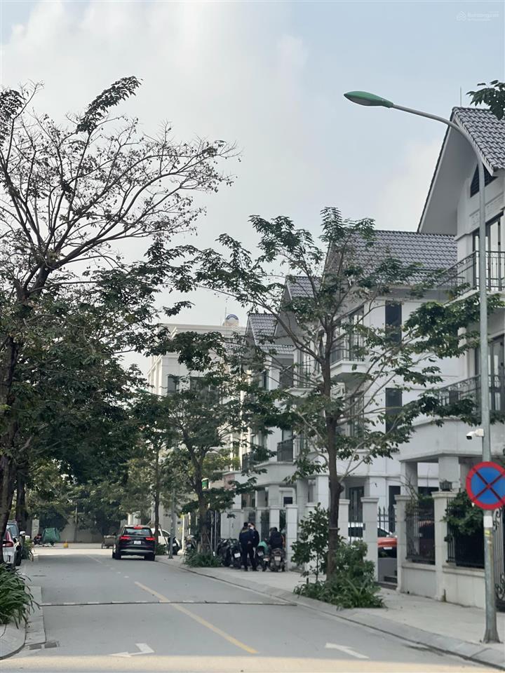 Chính chủ bán gấp bt đẹp hateco apolo, nam từ liêm. 180m2, 5 tầng, mt 10m. view hồ, hơn 60 tỷ