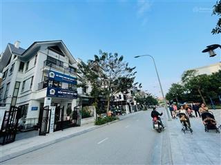 Chính chủ bán gấp bt đẹp hateco apolo, nam từ liêm. 180m2, 5 tầng, mt 10m. view hồ, hơn 60 tỷ