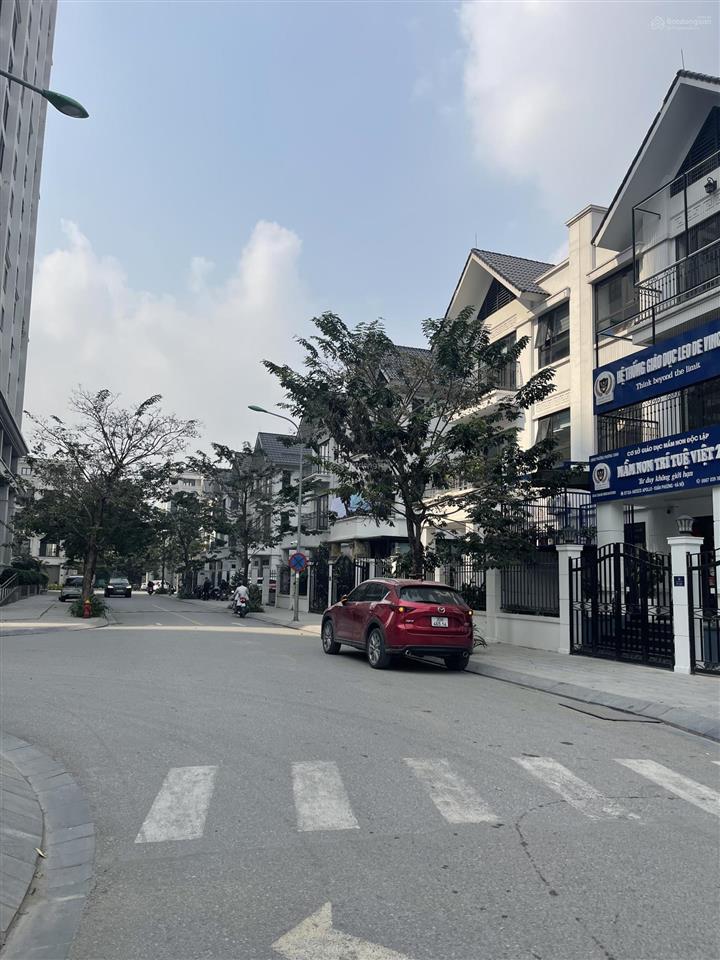 Chính chủ bán gấp bt đẹp hateco apolo, nam từ liêm. 180m2, 5 tầng, mt 10m. view hồ, hơn 60 tỷ