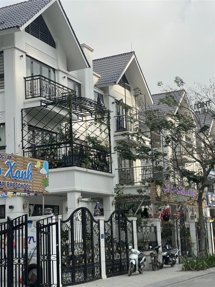 Chính chủ bán gấp bt đẹp hateco apolo, nam từ liêm. 180m2, 5 tầng, mt 10m. view hồ, hơn 60 tỷ