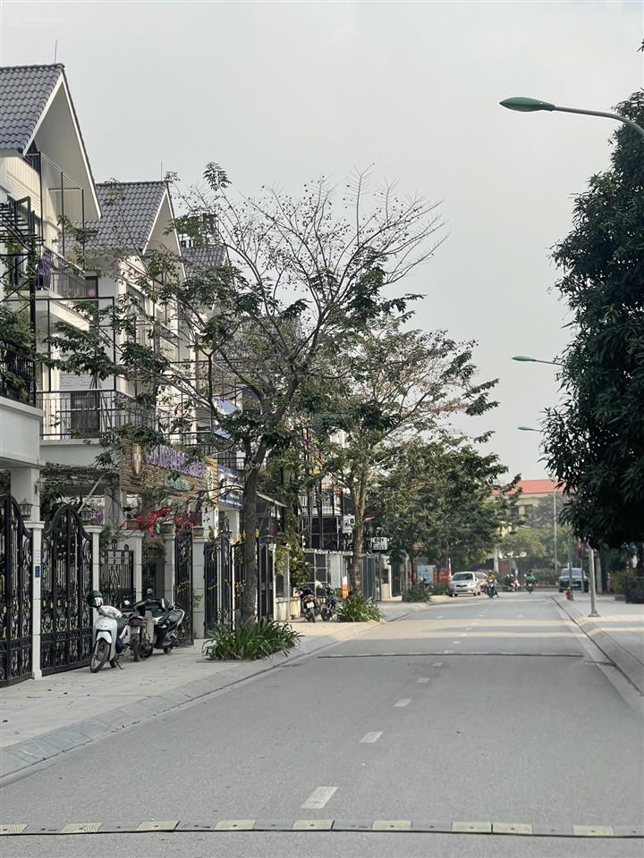 Chính chủ bán gấp bt đẹp hateco apolo, nam từ liêm. 180m2, 5 tầng, mt 10m. view hồ, hơn 60 tỷ