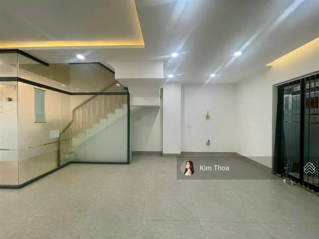 Trệt 6x17m (60m2) sàn trống, lối đi riêng, sẵn máy lạnh, hầm xe rộng ở vạn phúc. giá rẻ chỉ 9 triệu